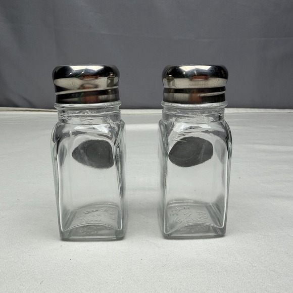 Philadelphia Eagles NFL Glass Salt Pepper Shaker Set Metal Logo - Picture 3 of 8